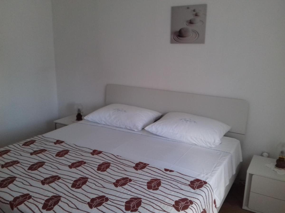 Apartment Dragan Pula Exterior photo